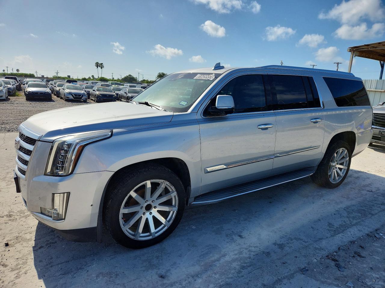 2015 Cadillac Escalade ESV Luxury, VIN 1GYS3SKJ3FR556724 — Minor dents and scratches
