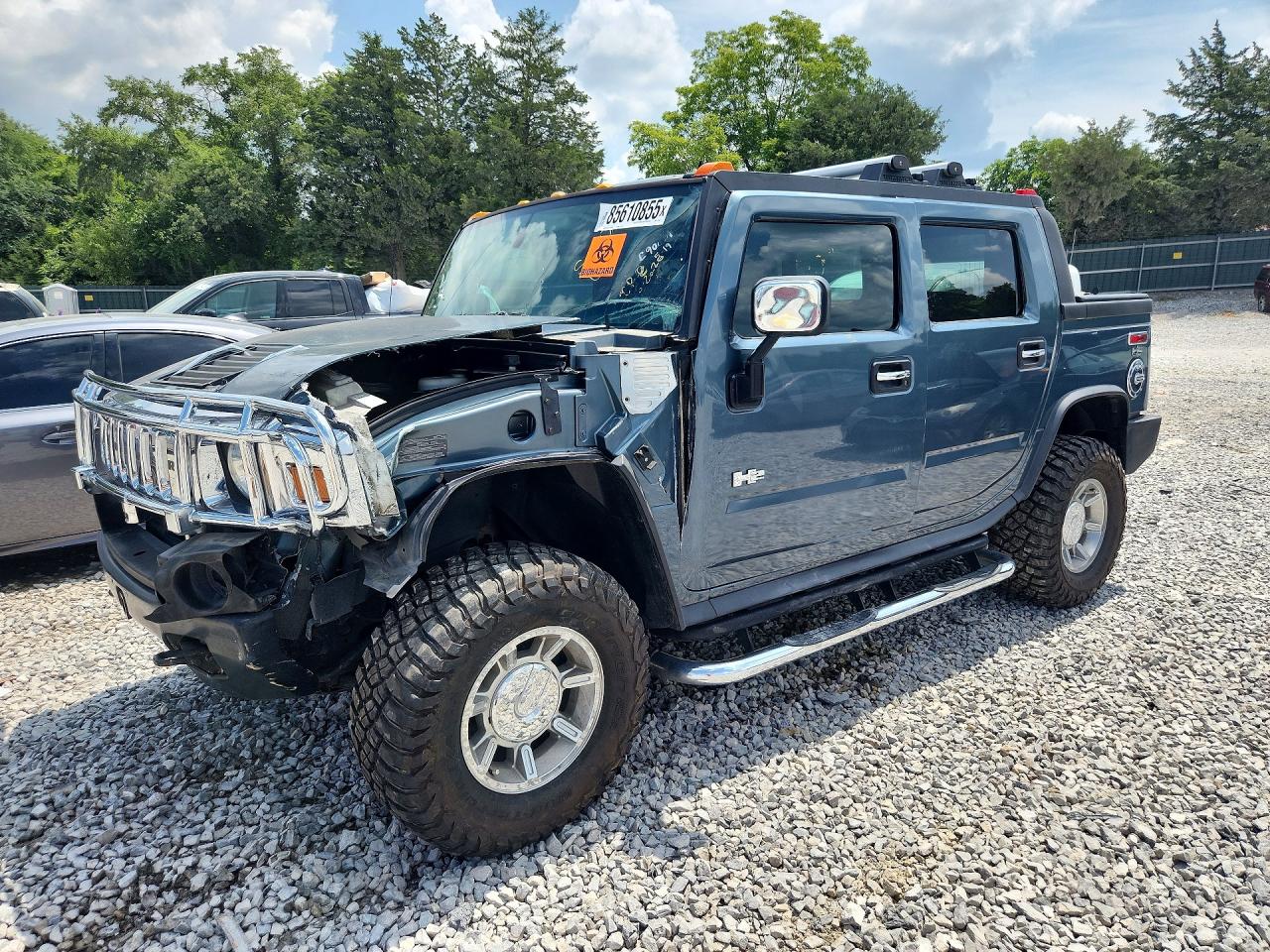 2005 Hummer H2 SUT, VIN 5GRGN22U95H112542 — Front end