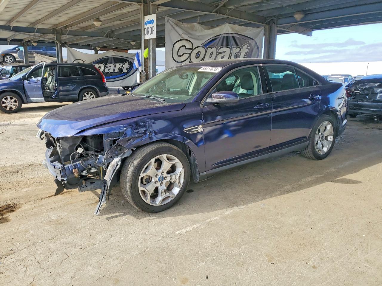 2011 Ford Taurus SEL, VIN 1FAHP2EW6BG165624 — Front end