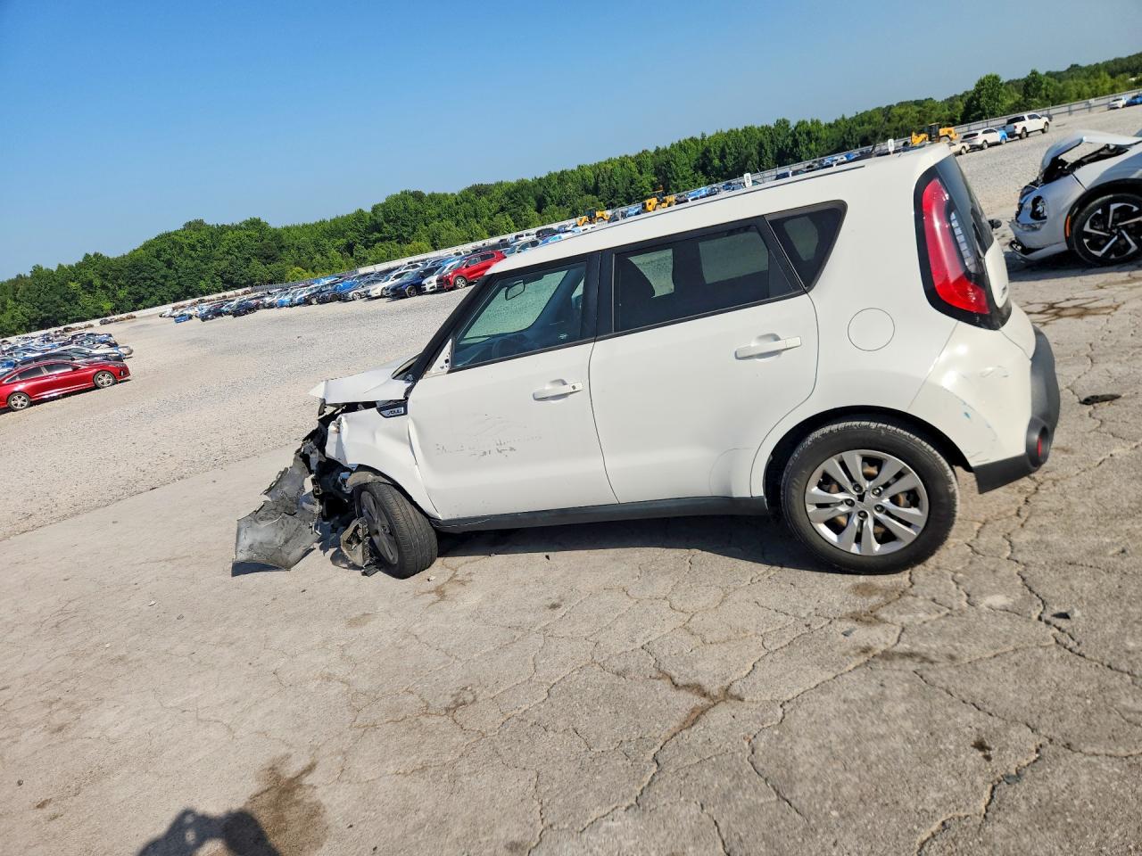 2015 Kia Soul, VIN KNDJN2A23F7186988 — Front end