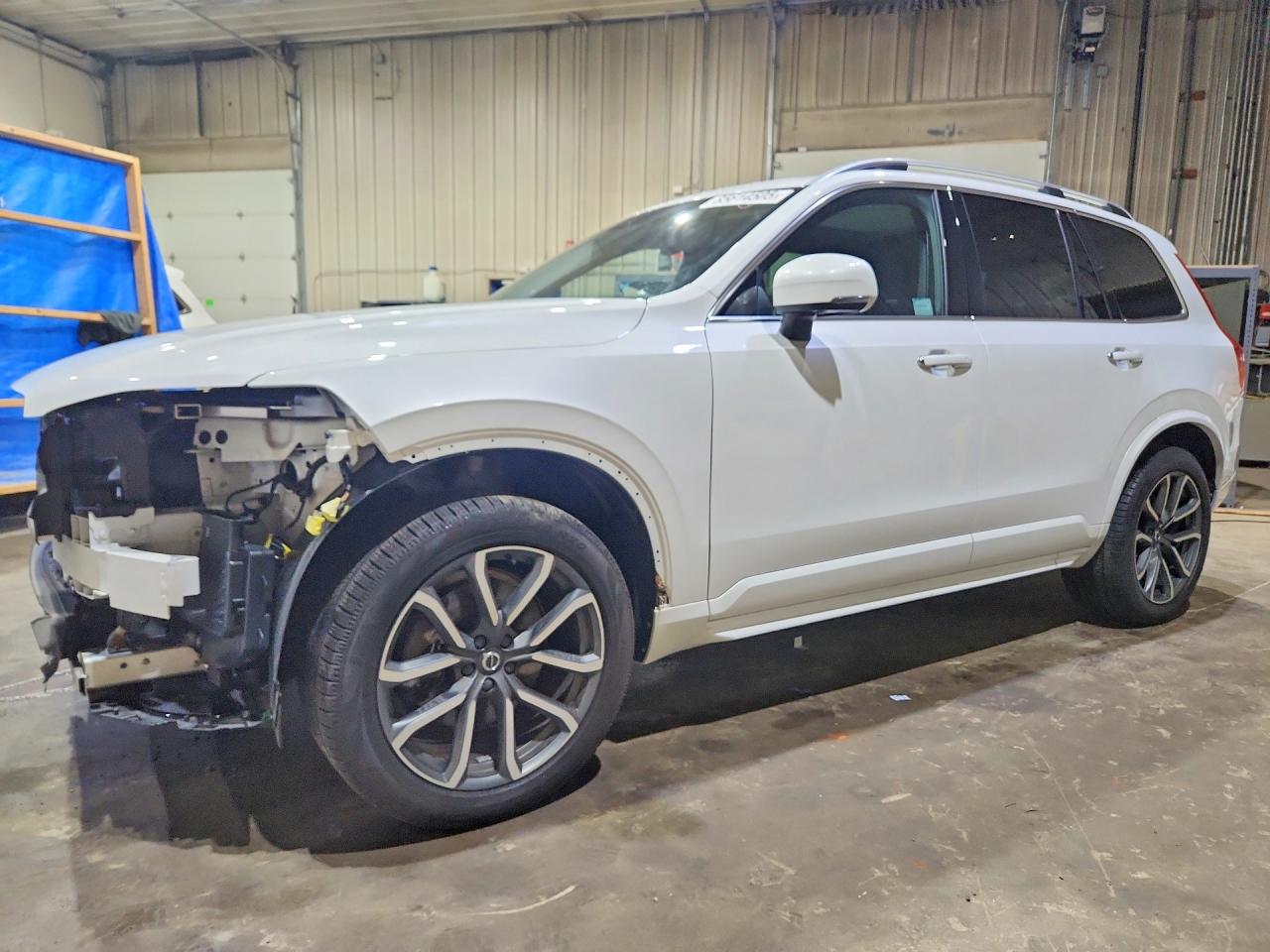 2018 Volvo XC90 Momentum, VIN YV4102PK4J1345449 — Front end