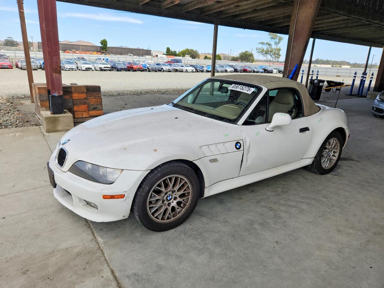 2001 BMW Z3 2.5, VIN WBACN33461LM02911 — Front end
