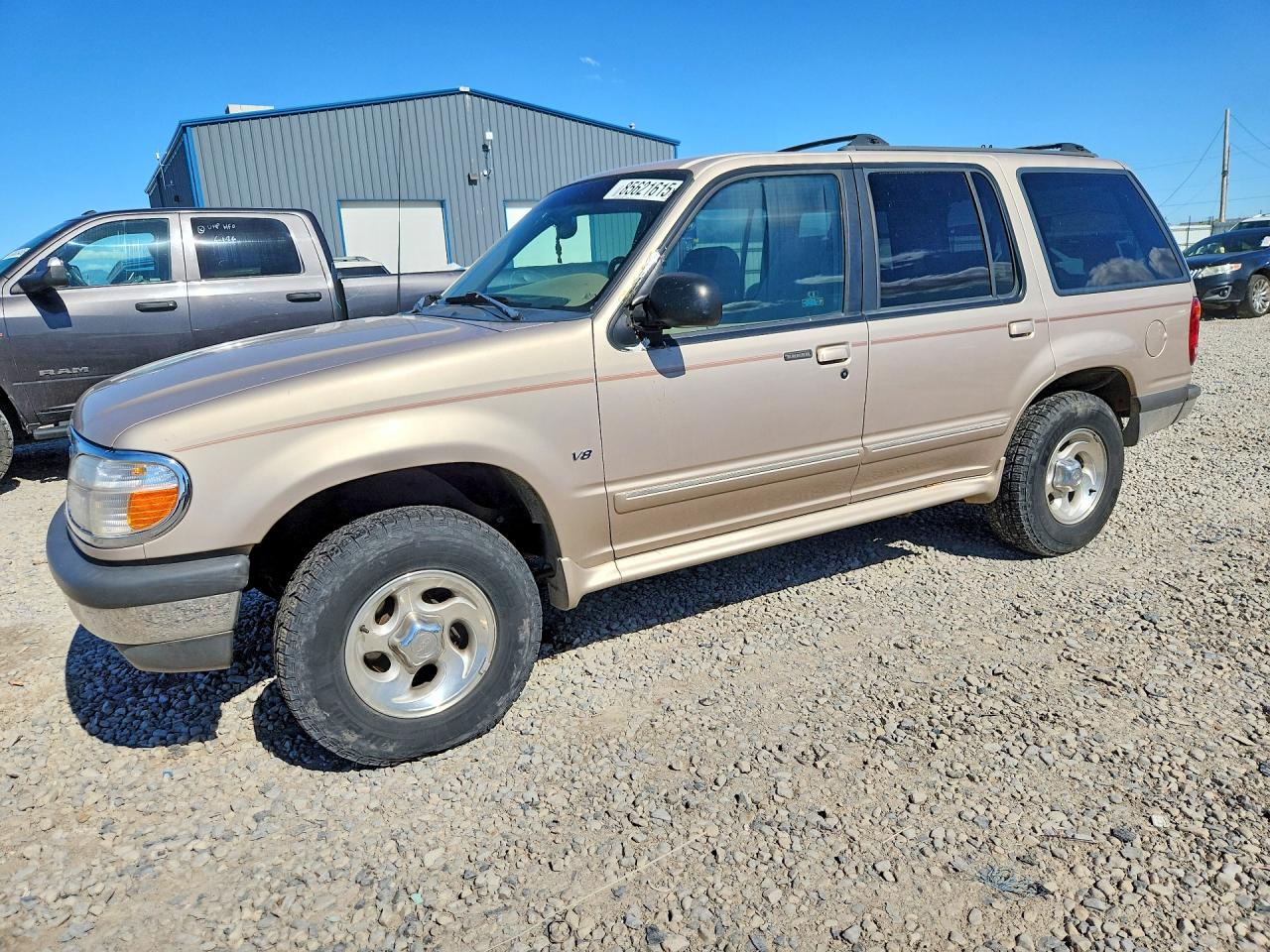 1998 Ford Explorer XLT, VIN 1FMZU35P8WZA88329 — Бок