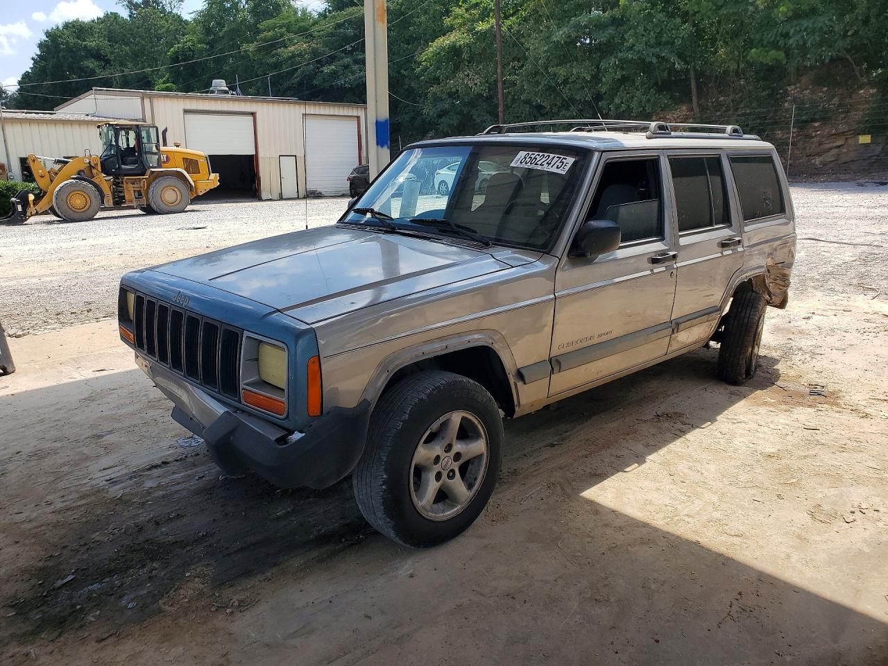 2001 Jeep Cherokee Sport, VIN 1J4FT48S01L549688 — Rear end