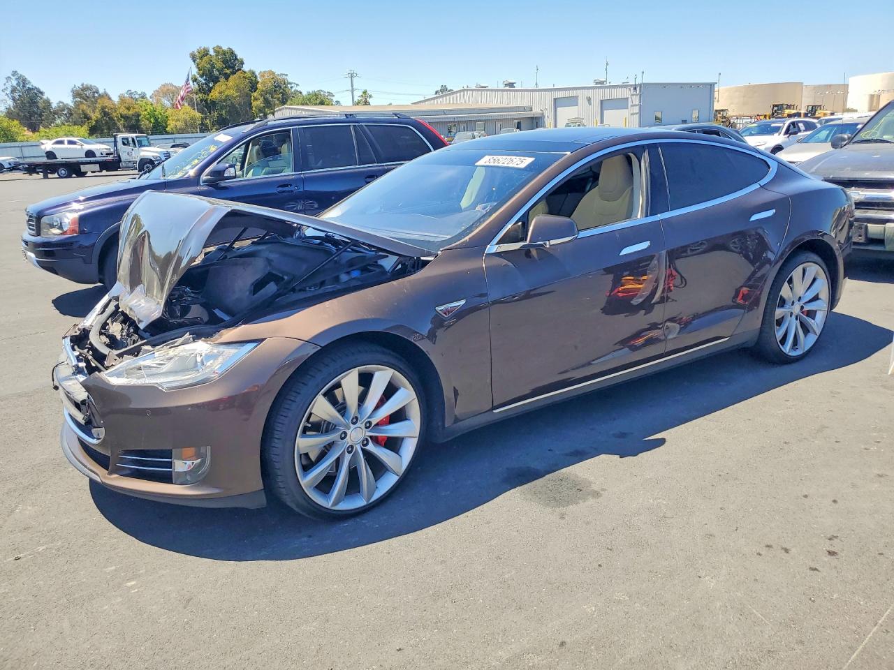 2014 Tesla Model S 60, VIN 5YJSA1H16EFP35857 — Front end