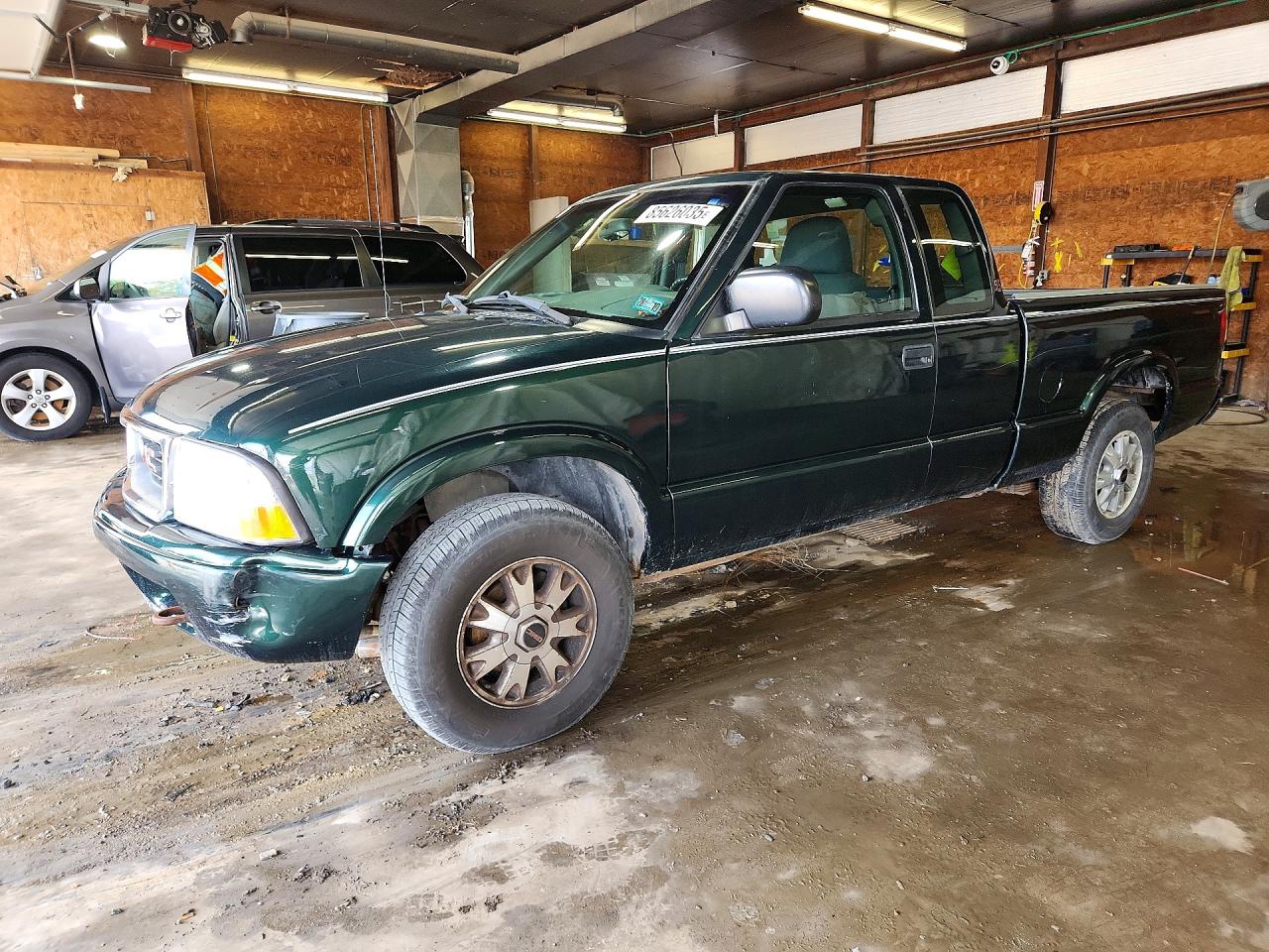 2003 GMC Sonoma SLS, VIN 1GTDT19X638222661 — Normal wear