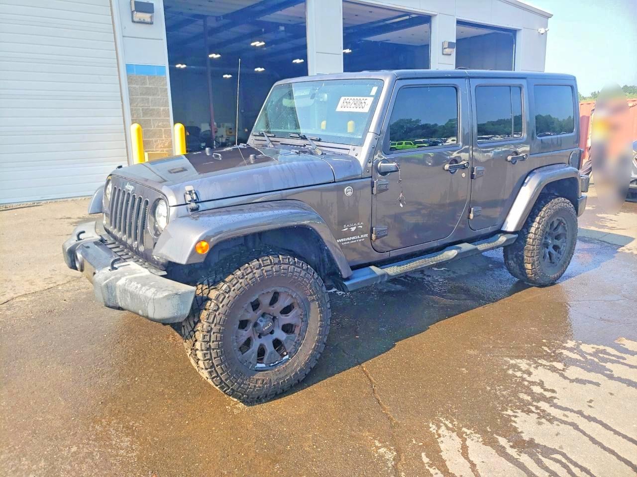 2016 Jeep Wrangler Unlimited Sahara, VIN 1C4BJWEG3GL222815 — Бок