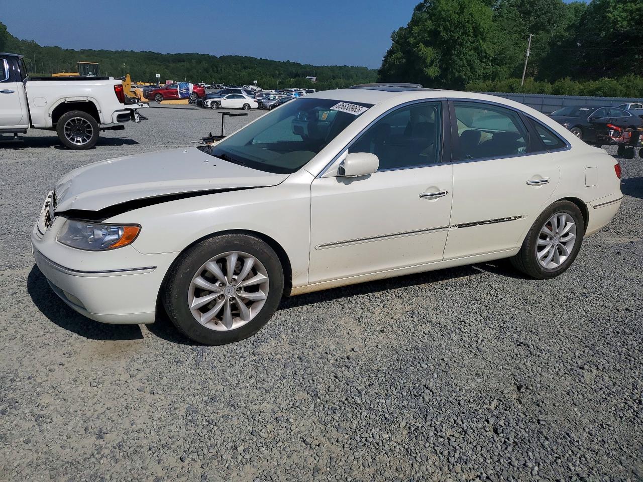 2006 Hyundai Azera SE, VIN KMHFC46F66A108271 — Перед