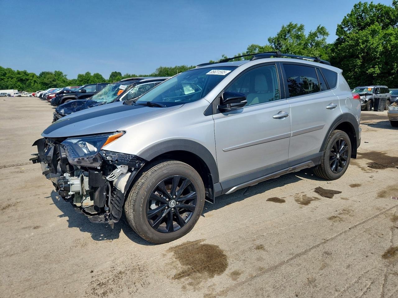 2018 Toyota RAV4 XLE, VIN 2T3RFREV6JW816142 — Front end