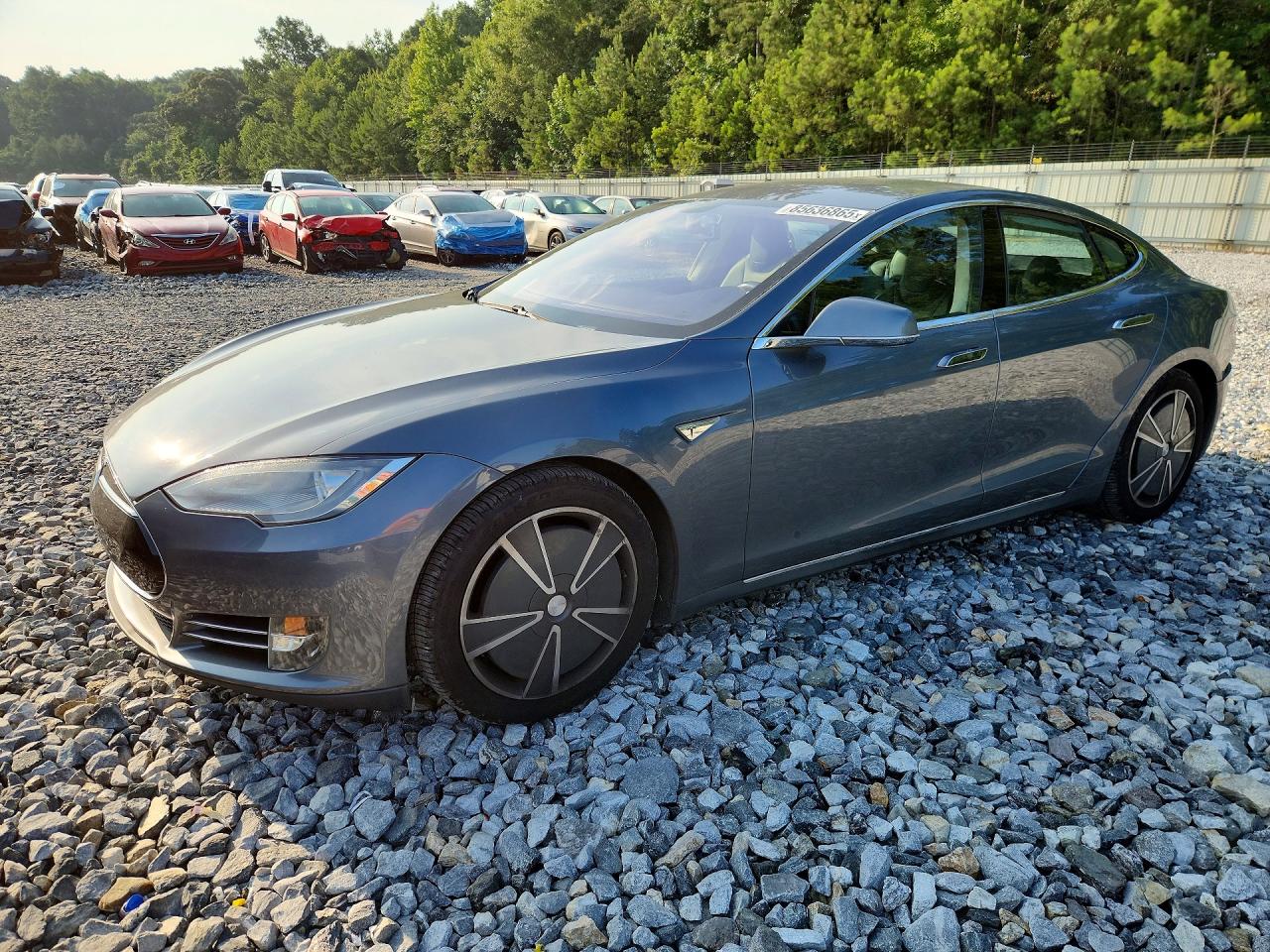 2013 Tesla Model S Performance, VIN 5YJSA1CP0DFP23682 — Зад
