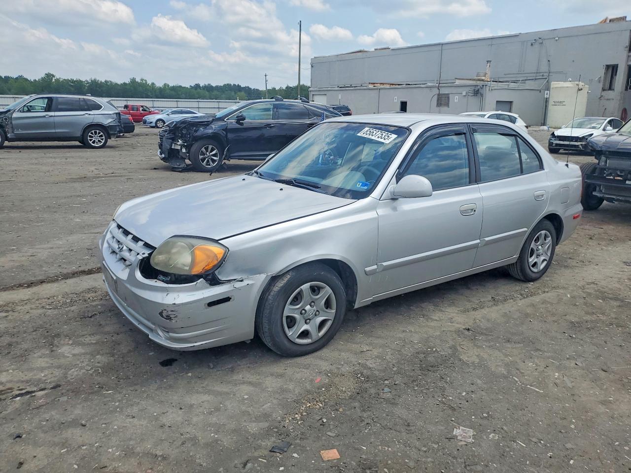 2004 Hyundai Accent GL, VIN KMHCG45C24U552287 — Front end