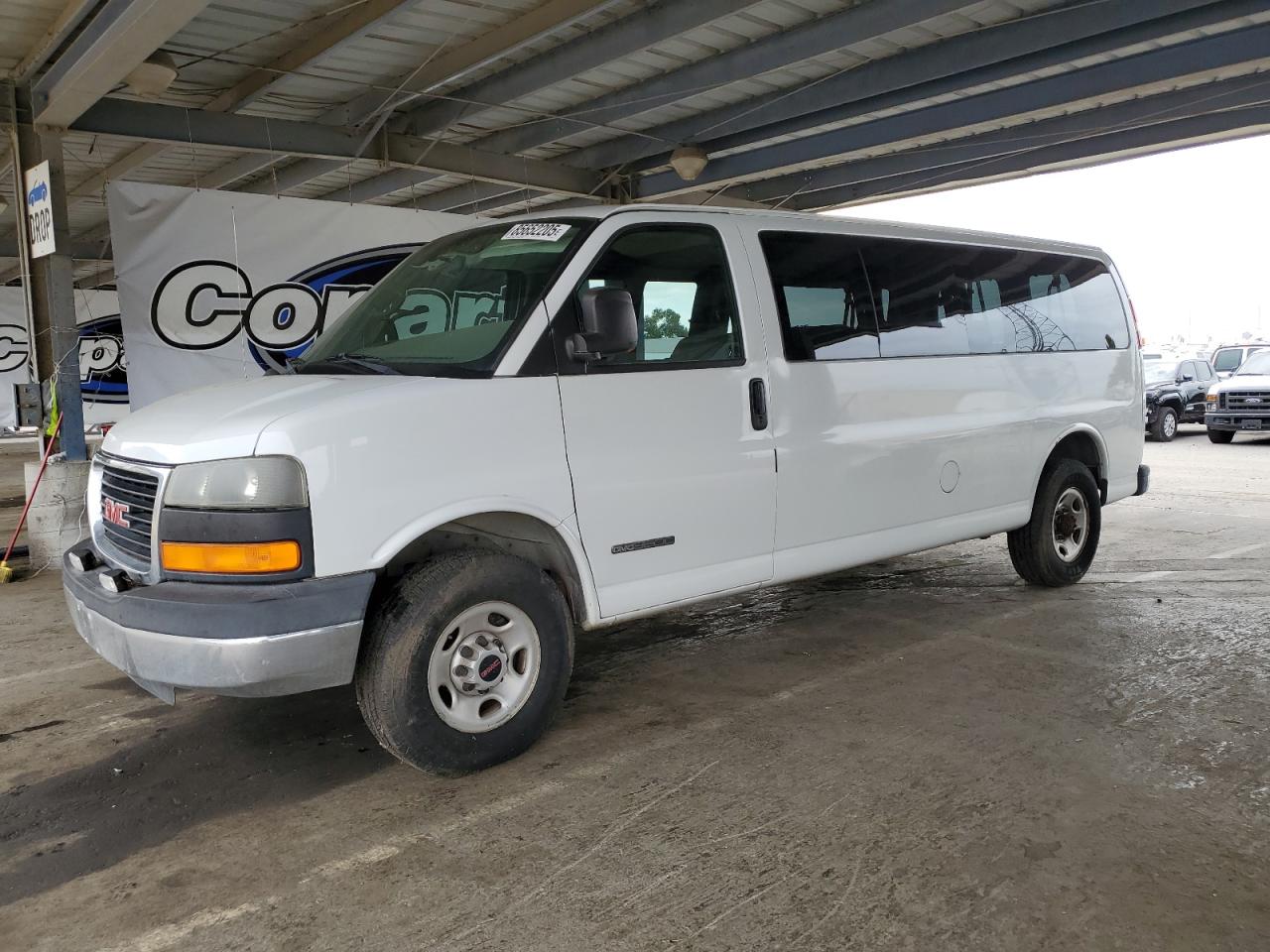 2004 GMC Savana, VIN 1GJHG39U041153377 — Minor dents and scratches