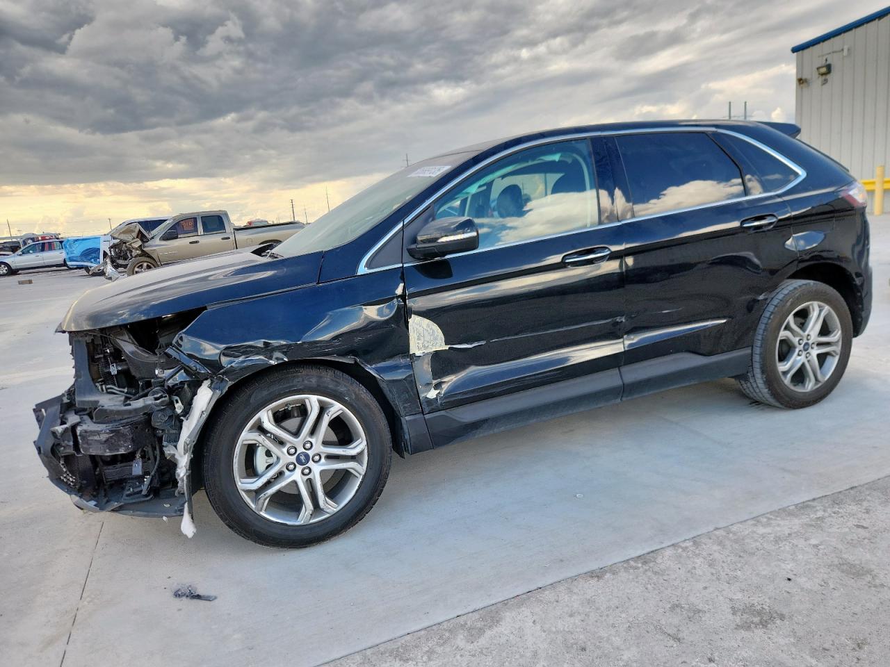 2017 Ford Edge Titanium, VIN 2FMPK3K9XHBB75934 — Front end