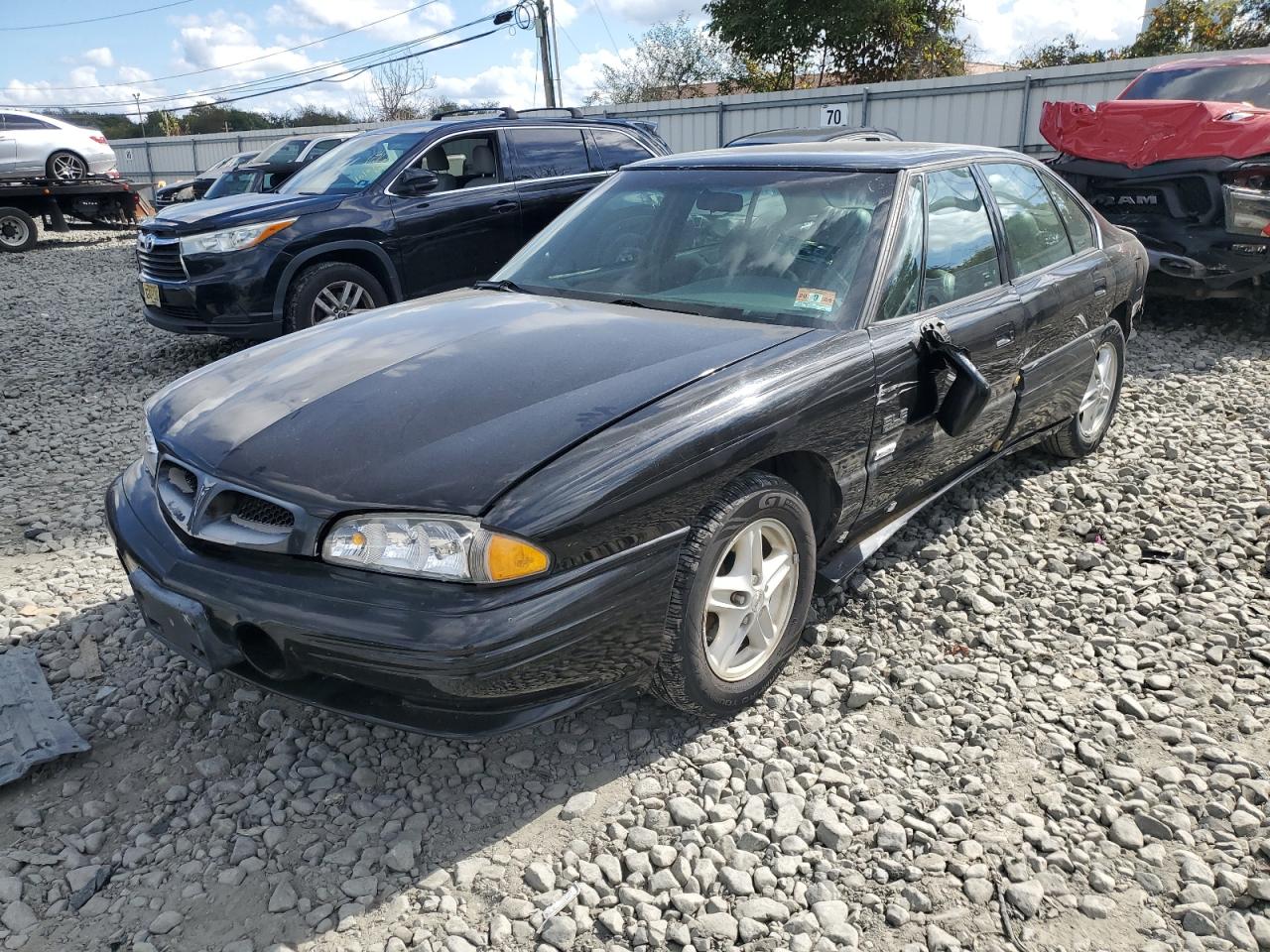 1999 Pontiac Bonneville SE, VIN 1G2HX52K4XH233440 — Side