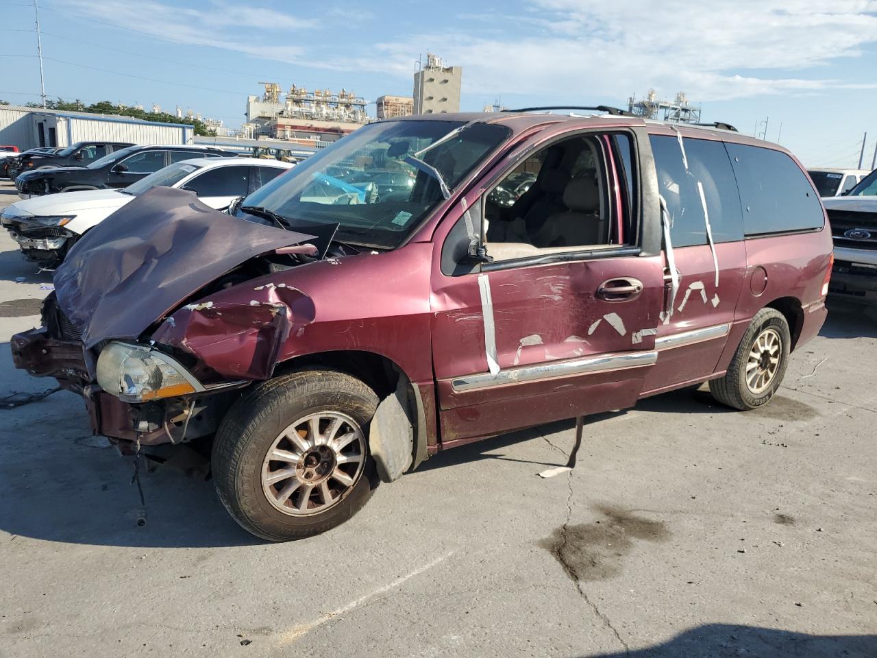 2000 Ford Windstar SE, VIN 2FMZA5249YBB42175 — Front end