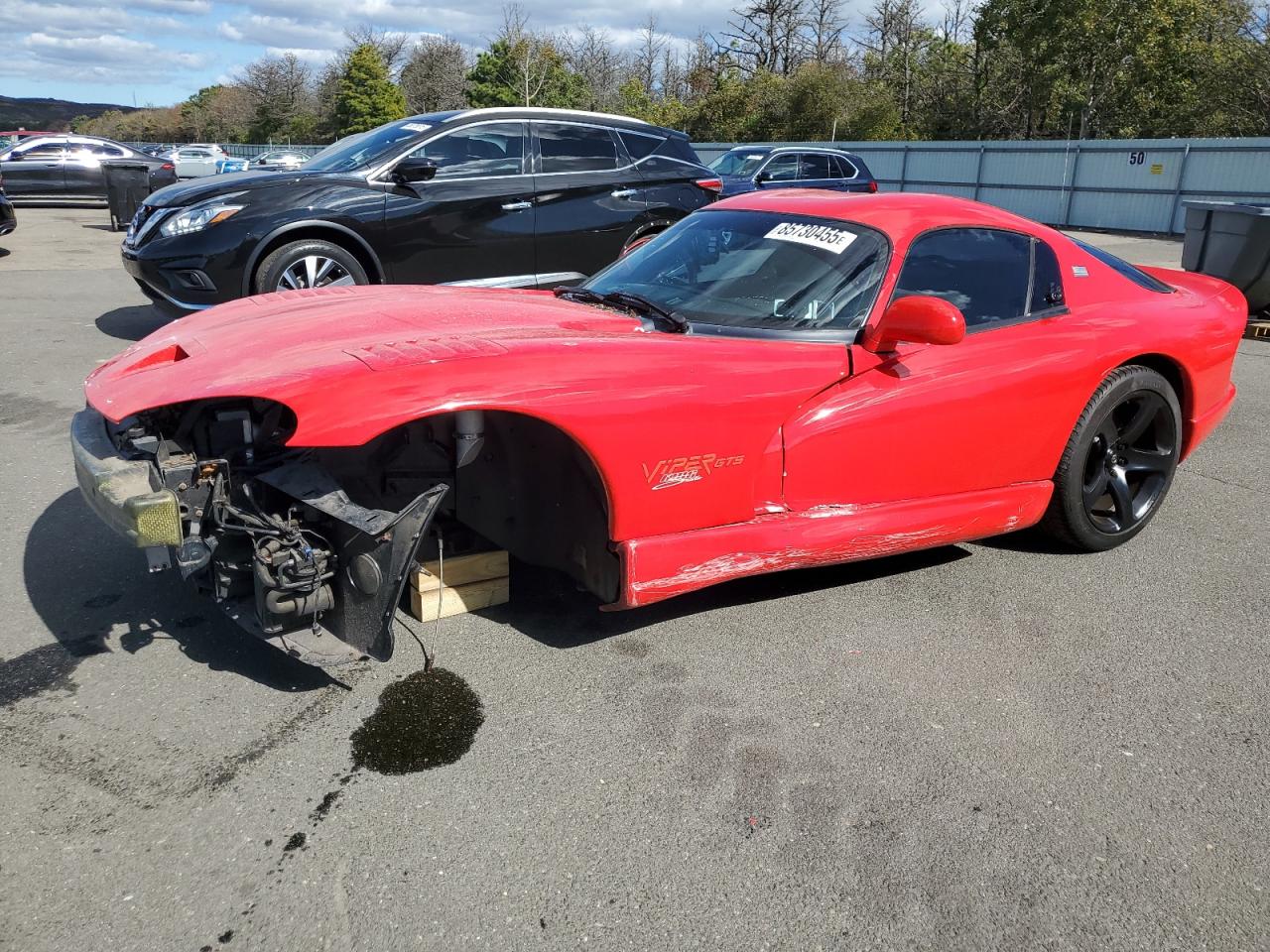 1998 Dodge Viper GTS, VIN 1B3ER69E9WV400052 — Front end