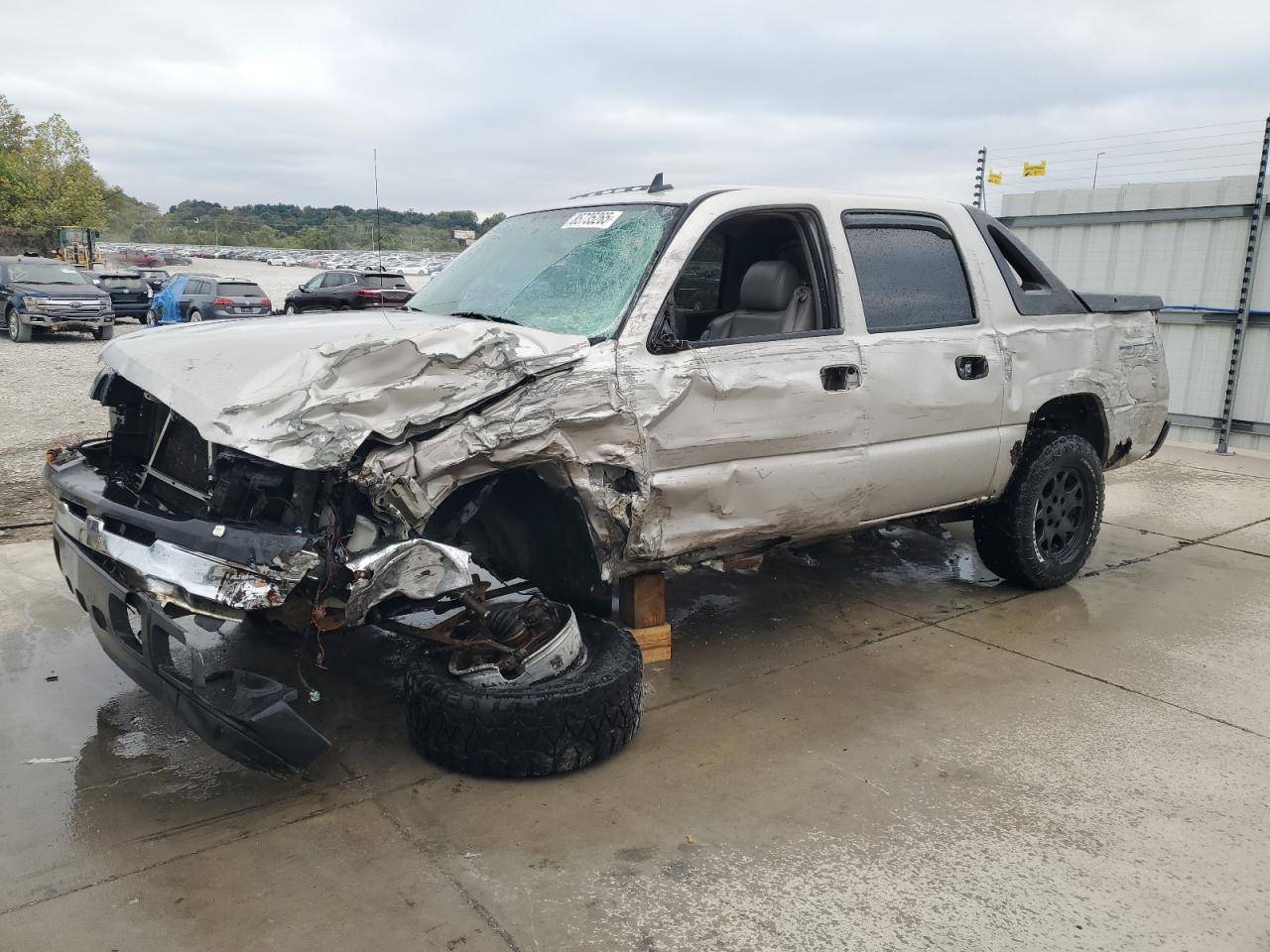 2006 Chevrolet Avalanche LS, VIN 3GNEK12Z56G137075 — Front end