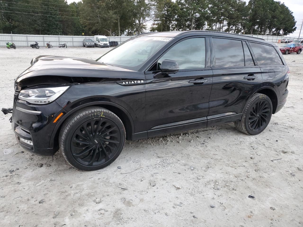 2022 Lincoln Aviator Reserve, VIN 5LM5J7XC3NGL14700 — Перед