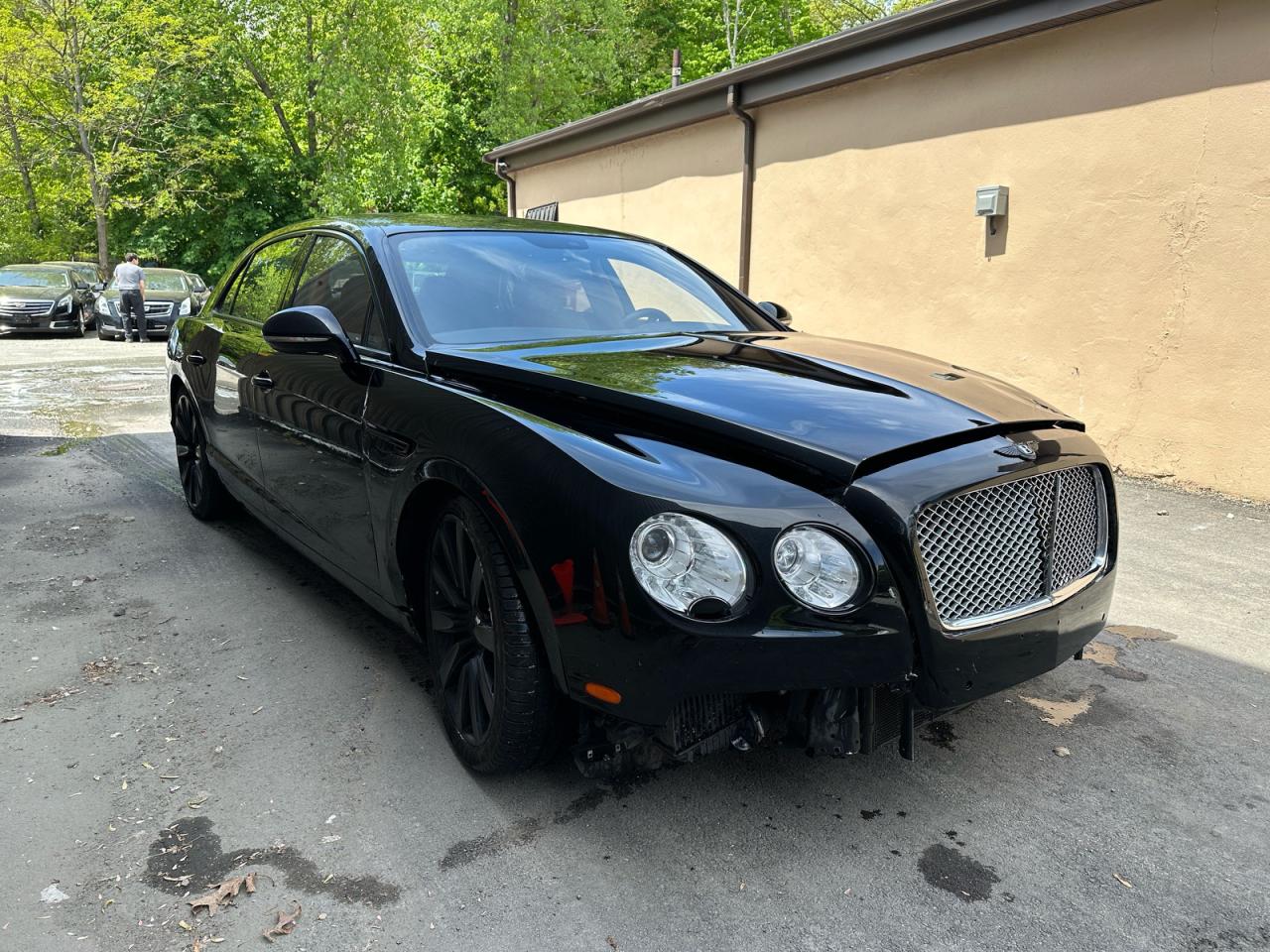 2014 Bentley Flying Spur, VIN SCBEC9ZA4EC094924 — Front end
