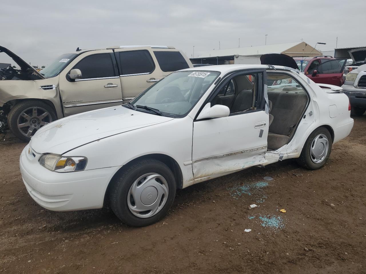 1998 Toyota Corolla LE, VIN 1NXBR18E0WZ007810 — Side