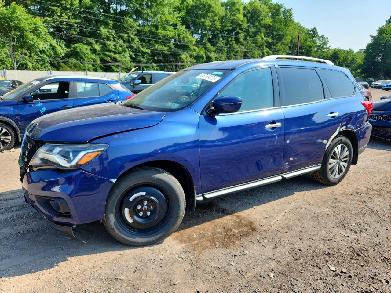 2017 Nissan Pathfinder Platinum, VIN 5N1DR2MM5HC907851 — Перед
