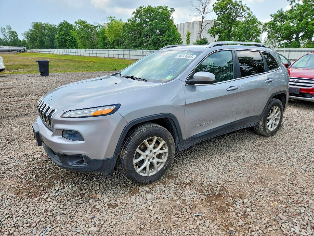 2014 Jeep Cherokee Latitude, VIN 1C4PJMCS9EW175366 — Minor dents and scratches