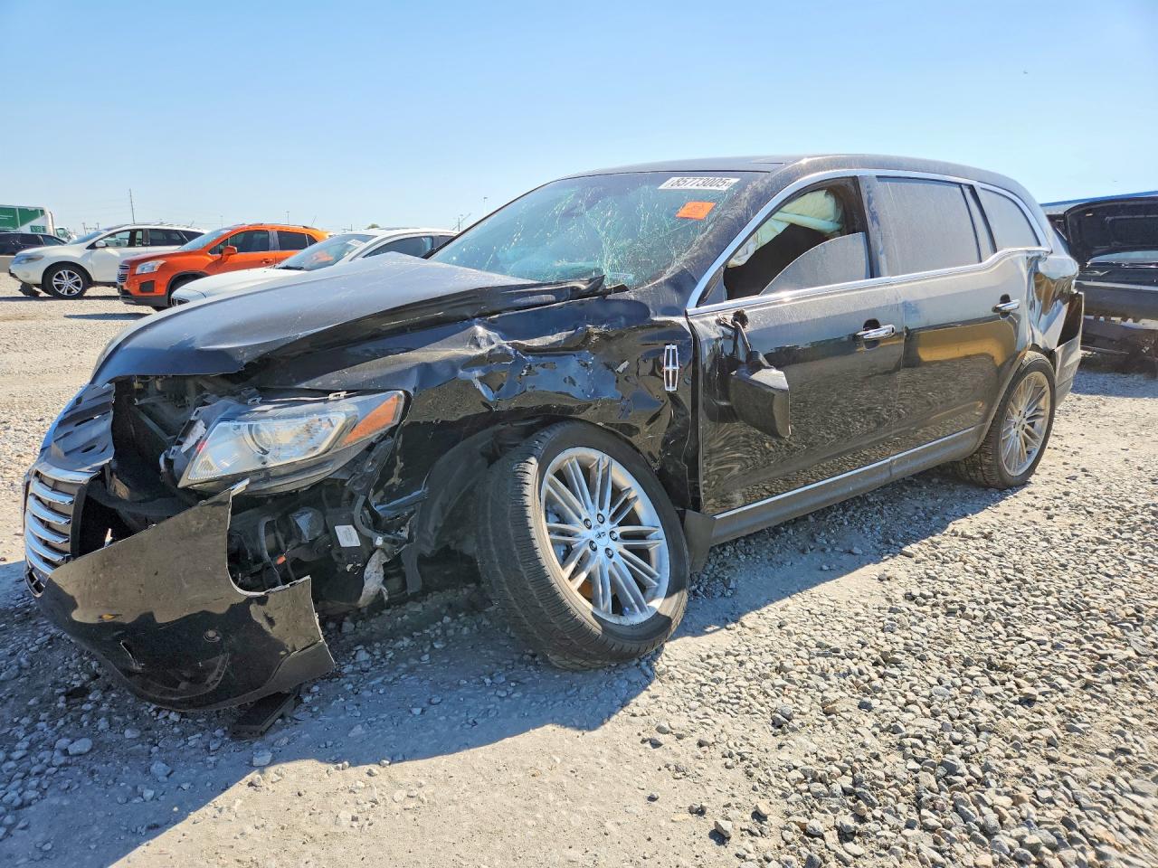 2017 Lincoln MKT Elite, VIN 2LMHJ5AT5HBL01279 — Перед