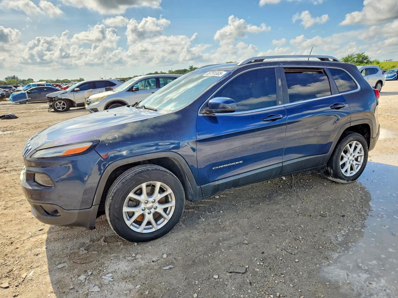 2018 Jeep Cherokee Latitude Tech Connect, VIN 1C4PJLCB4JD551682 — Minor dents and scratches