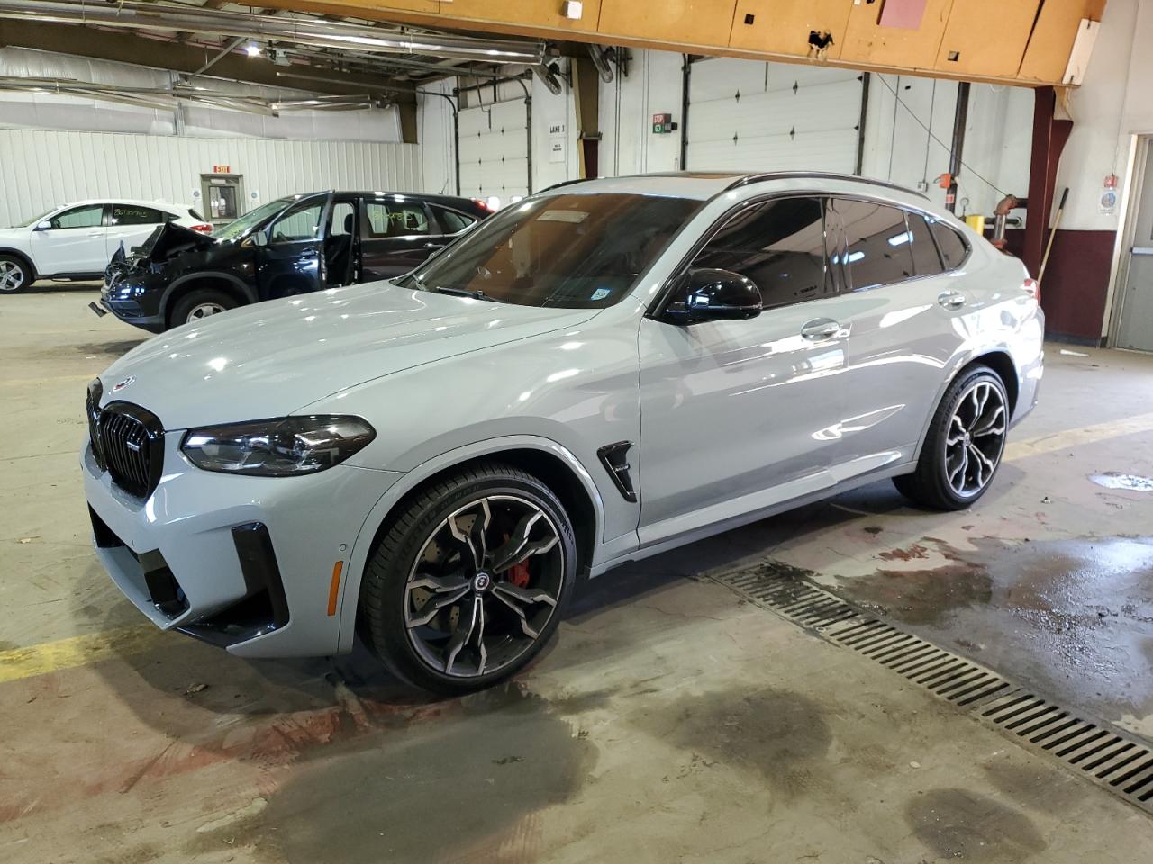2023 BMW X4 M, VIN 5YM23EC00P9R49439 — Зад