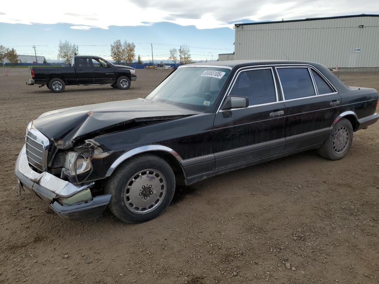 1990 Mercedes-Benz 560, VIN WDBCA39E1LA504080 — Front end