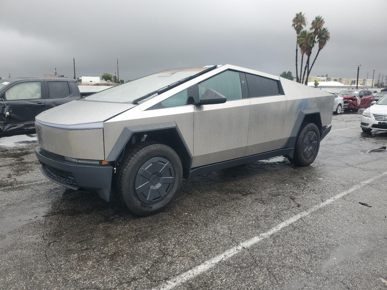 2025 Tesla Cybertruck, VIN 7G2CEHED2SA069635 — Side