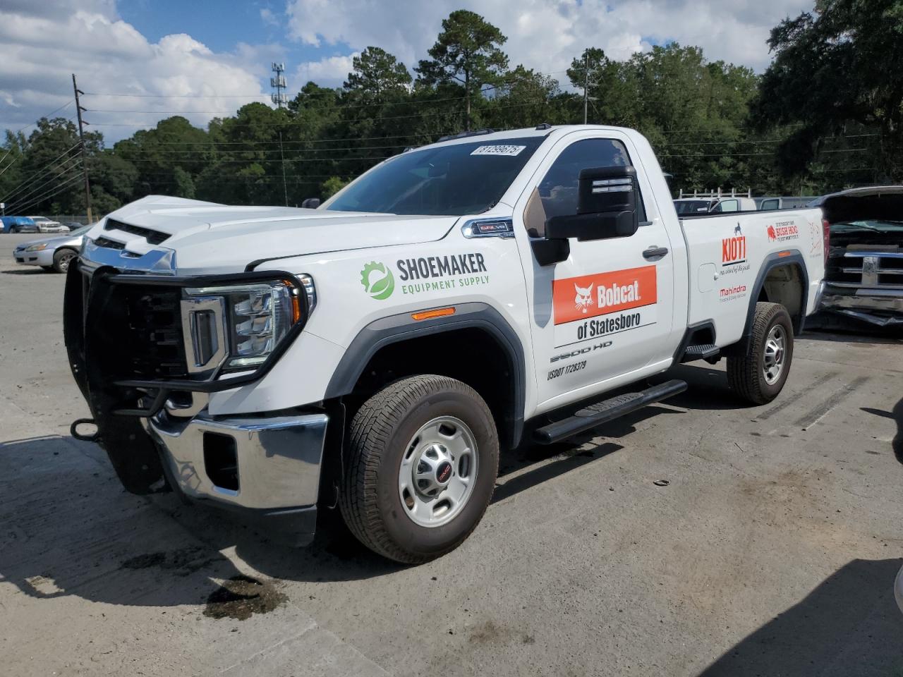 2023 GMC Sierra 2500HD Pro, VIN 1GT08LE71PF104083 — Front end
