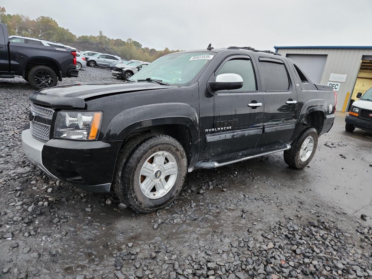 2011 Chevrolet Avalanche LT, VIN 3GNTKFE39BG253577 — Undercarriage