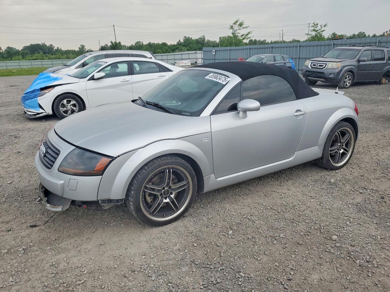 2001 Audi TT, VIN TRUUT28N711013379 — Перед