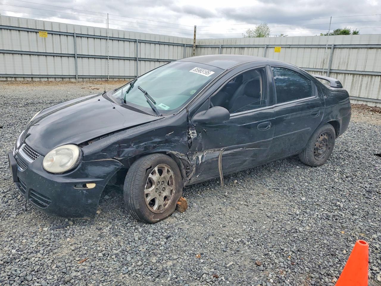 2005 Dodge Neon SXT, VIN 1B3ES56C75D115338 — Front end
