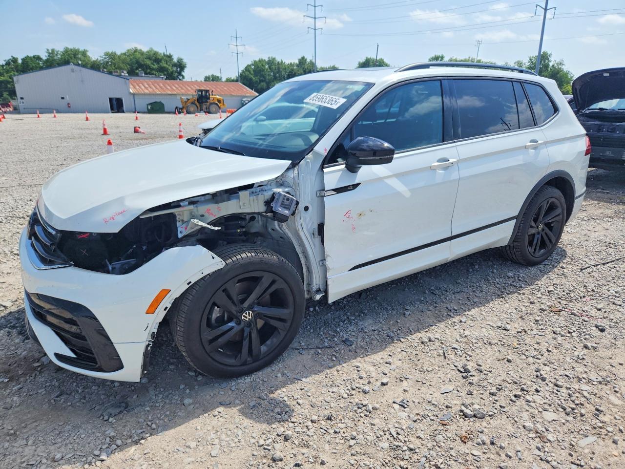 2023 Volkswagen Tiguan SE R-Line Black, VIN 3VVCB7AX0PM134849 — Бок