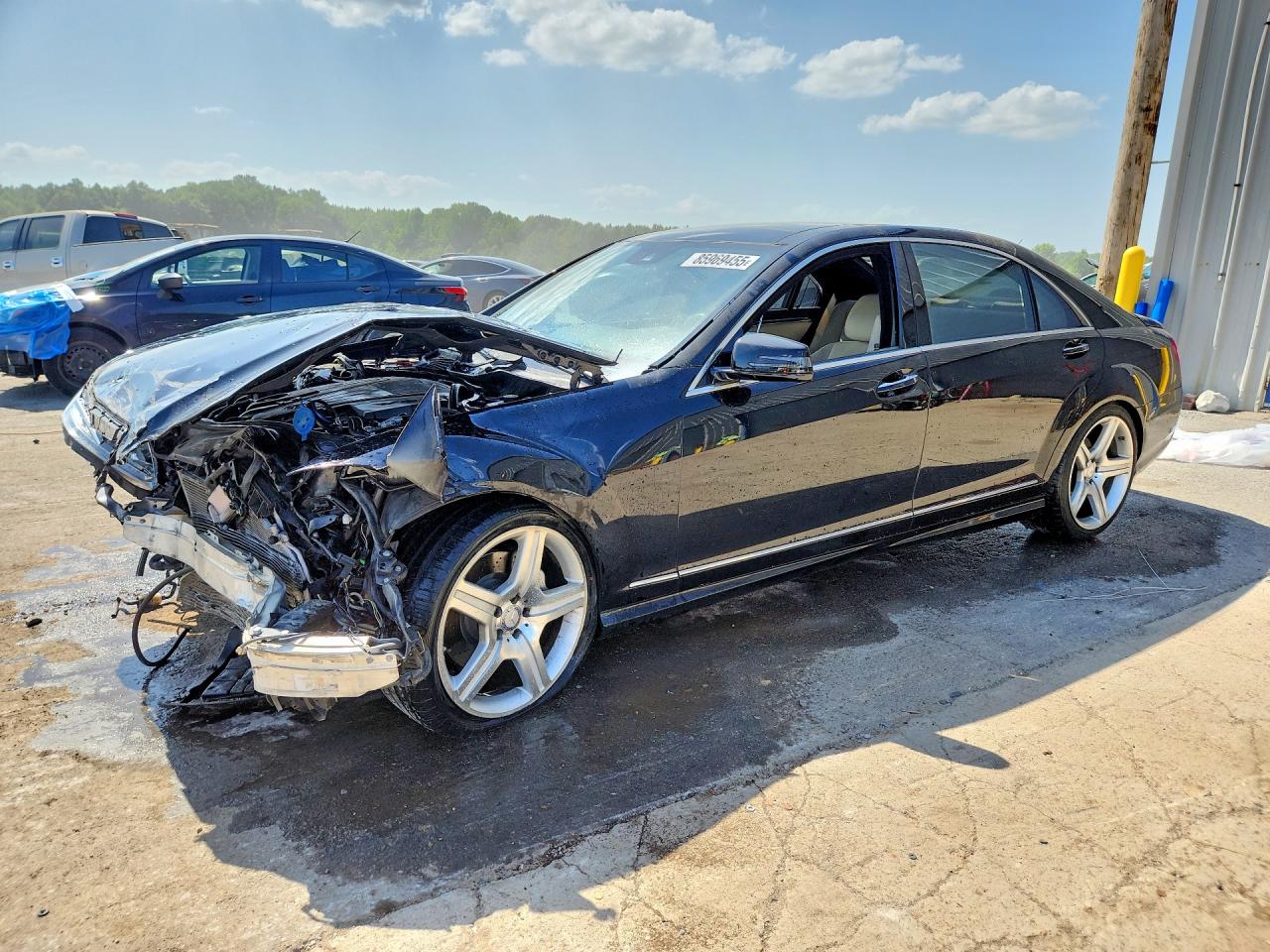 2013 Mercedes-Benz S 550, VIN WDDNG7DB2DA528893 — Front end