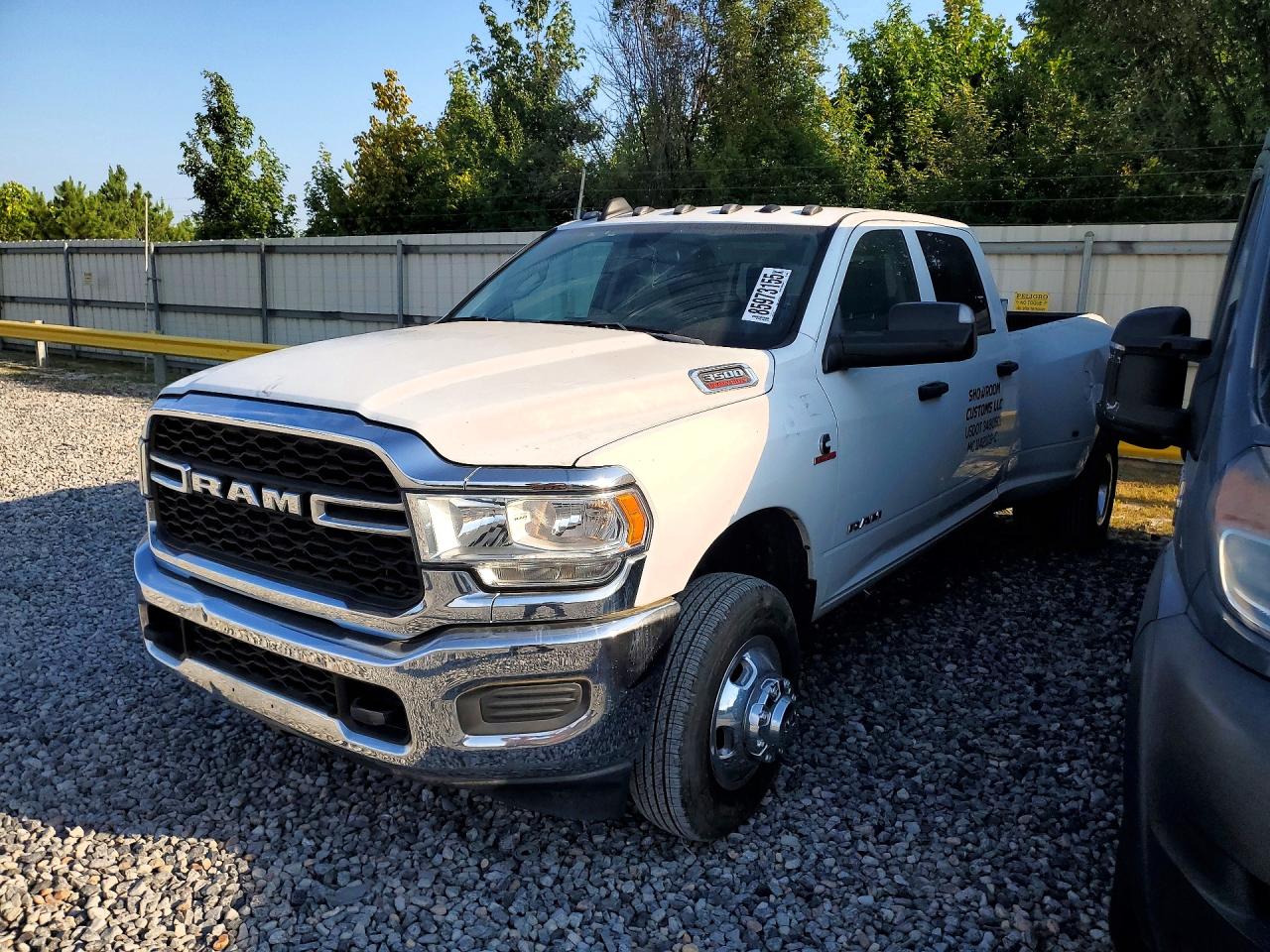 2019 Ram 3500 Tradesman, VIN 3C63RRGL8KG663068 — Rear end