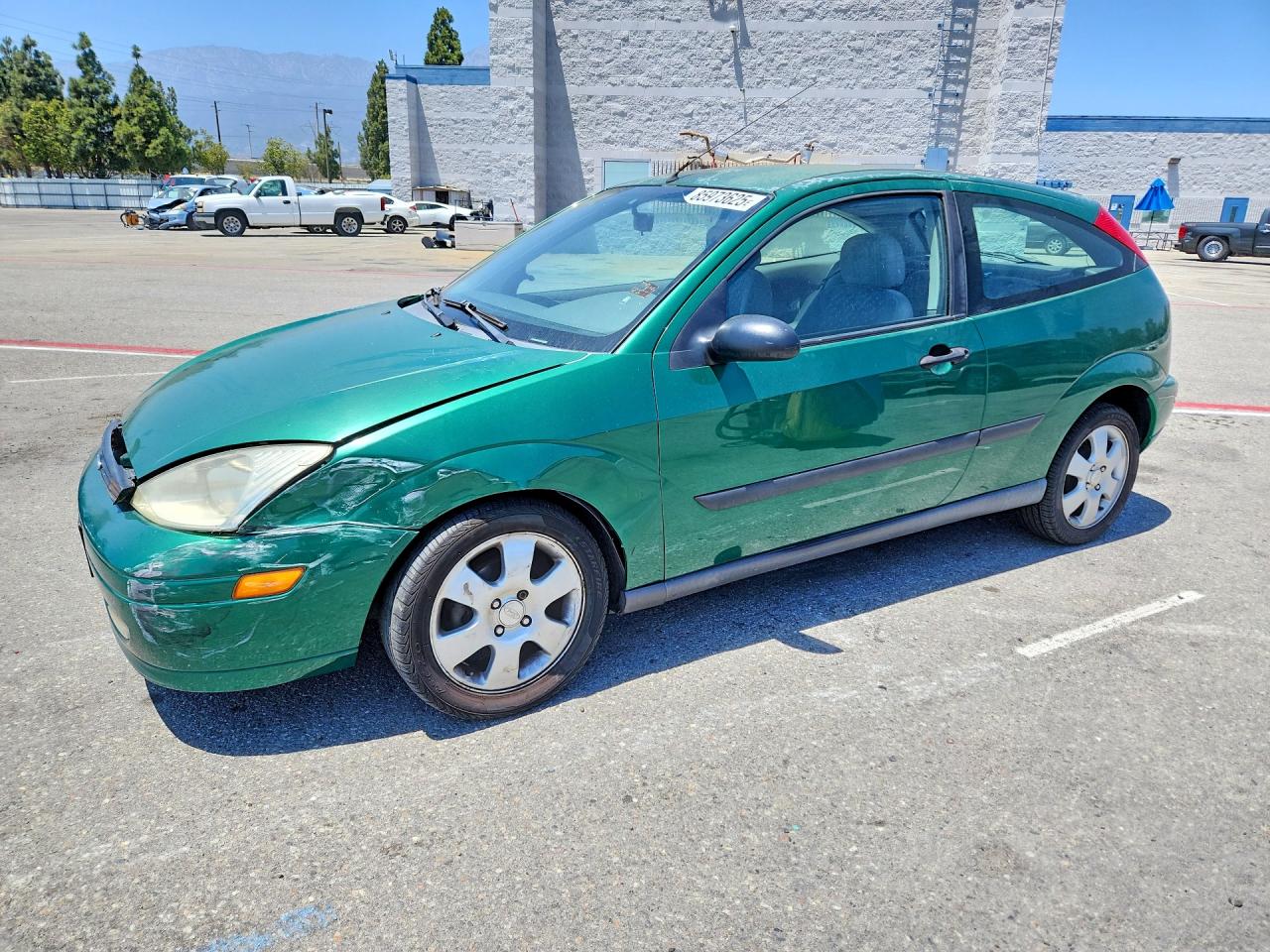 2002 Ford Focus ZX3, VIN 3FAFP31362R233292 — Перед
