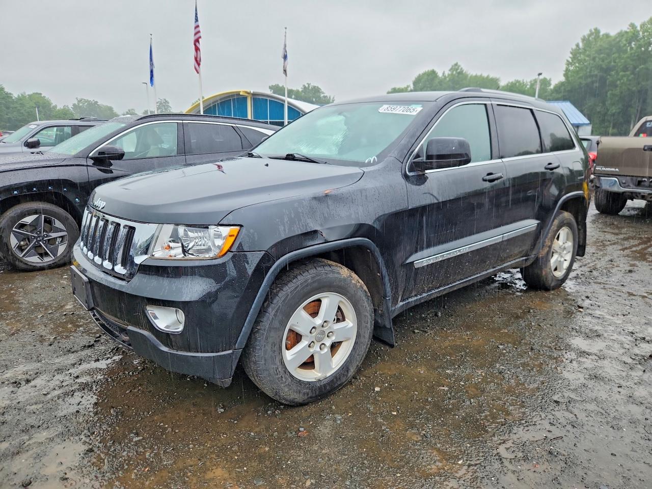 2013 Jeep Grand Cherokee Laredo, VIN 1C4RJFAG3DC507403 — Side