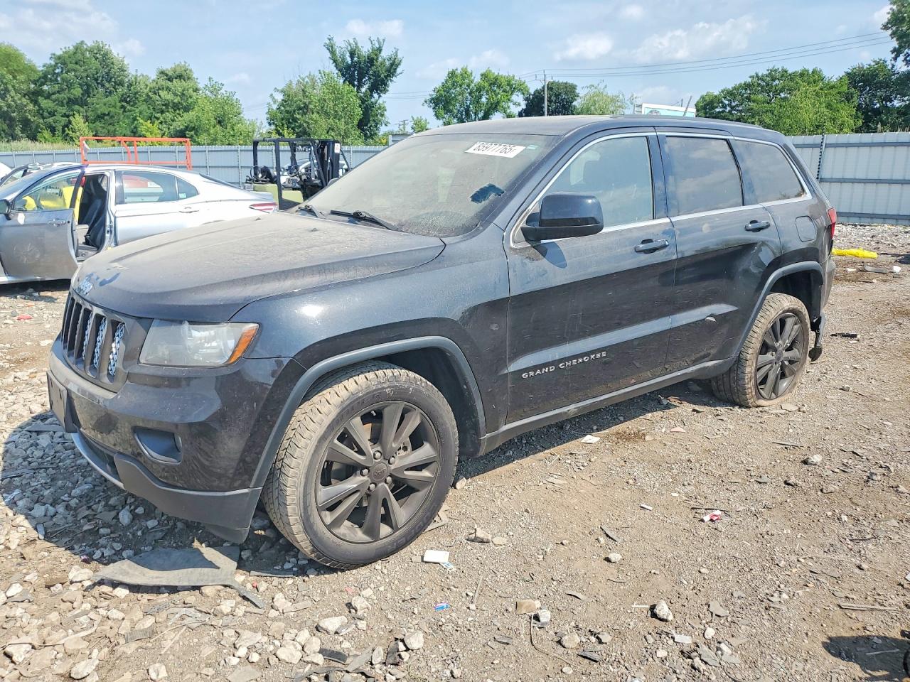 2013 Jeep Grand Cherokee Laredo, VIN 1C4RJFAGXDC568344 — Rear end