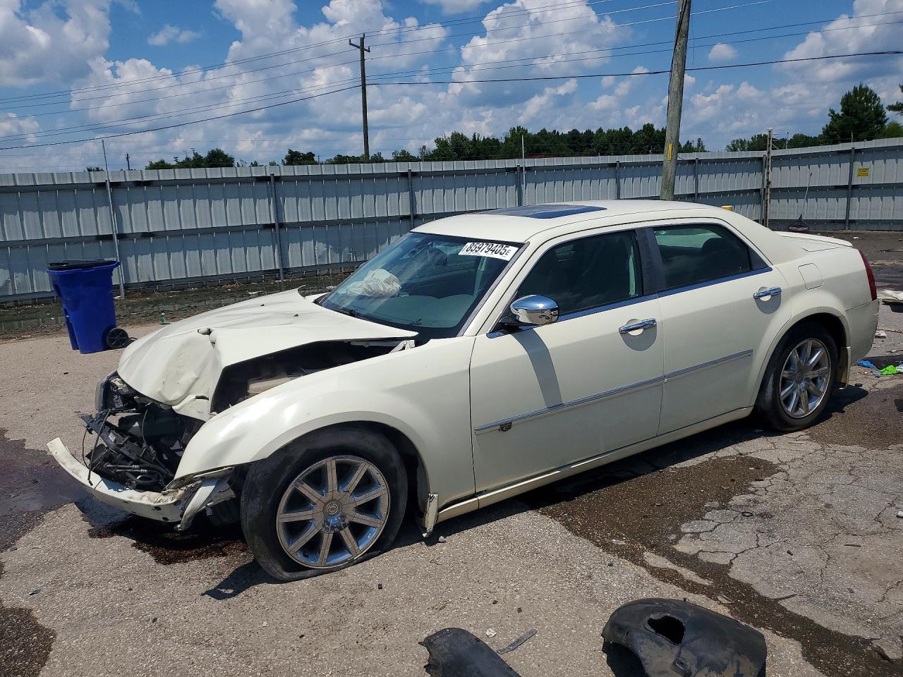 2009 Chrysler 300 C Hemi, VIN 2C3KA63T69H580821 — Front end