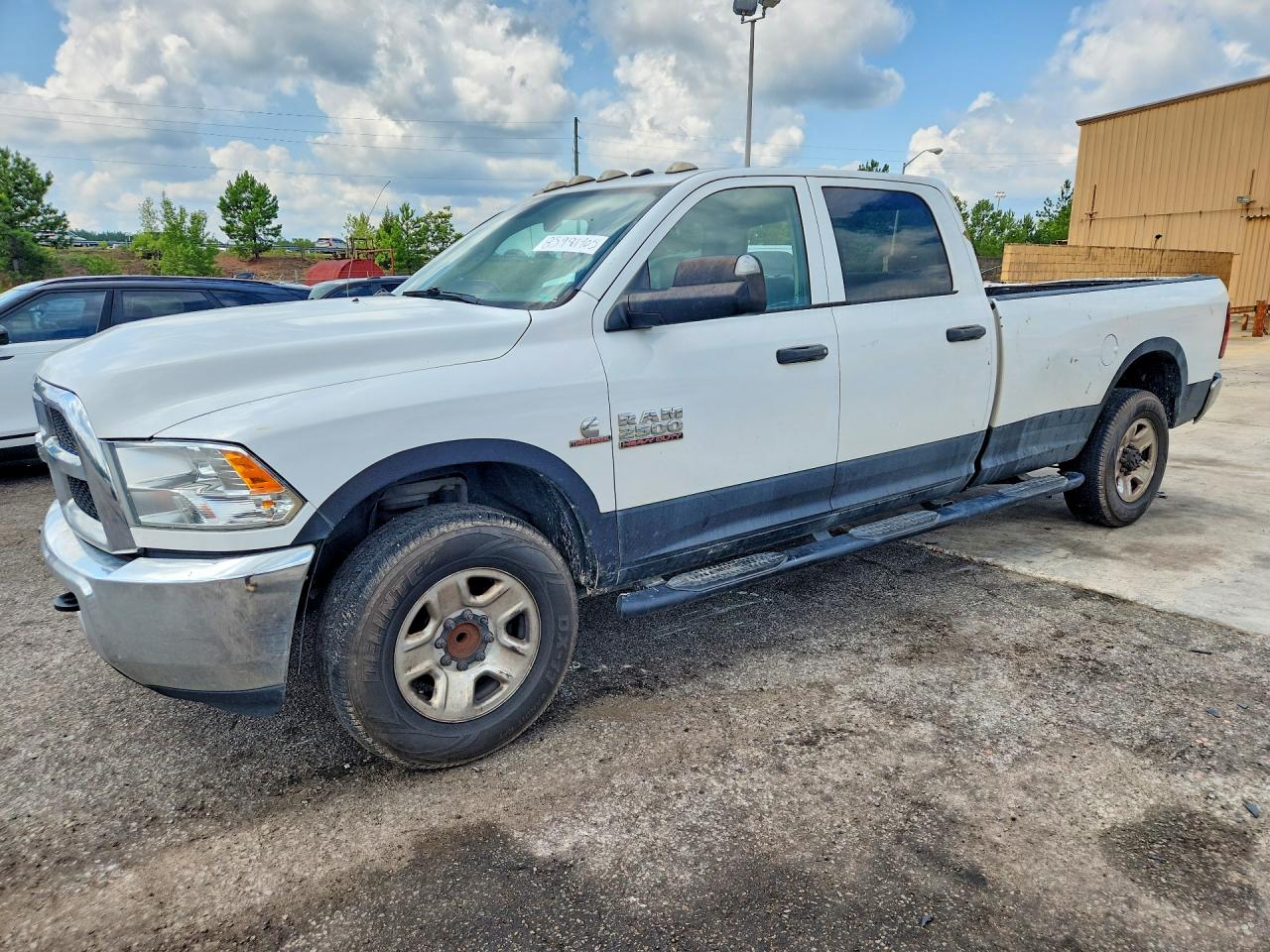 2018 Ram 2500 Tradesman, VIN 3C6UR4HL4JG104895 — Rear end