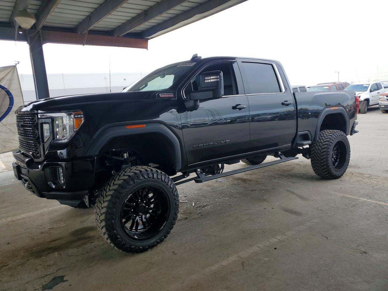 2022 GMC Sierra 2500HD Denali, VIN 1GT49REY9NF196793 — Вандализм