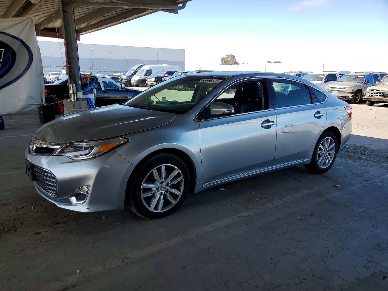 2015 Toyota Avalon XLE Touring, VIN 4T1BK1EB4FU142044 — Бок