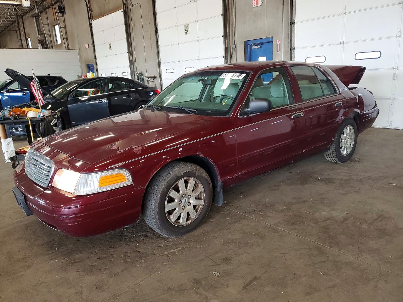 2007 Ford Crown Victoria LX, VIN 2FAFP74V57X108863 — Зад