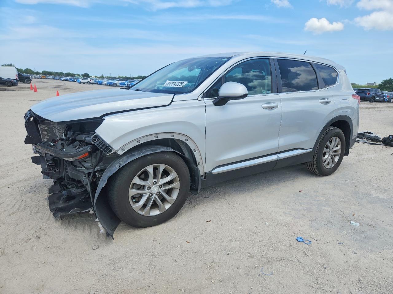 2020 Hyundai Santa Fe SE, VIN 5NMS23AD0LH154525 — Front end