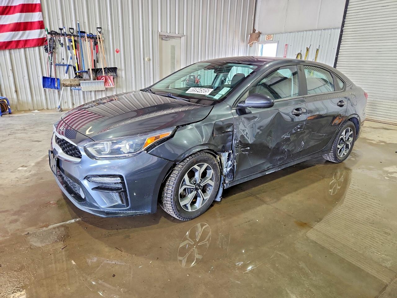 2021 Kia Forte LXS, VIN 3KPF24AD3ME334016 — Side