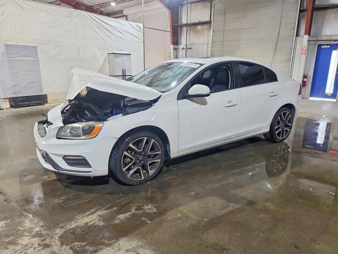 2018 Volvo S60 Dynamic, VIN YV140MTLXJ2450768 — Front end