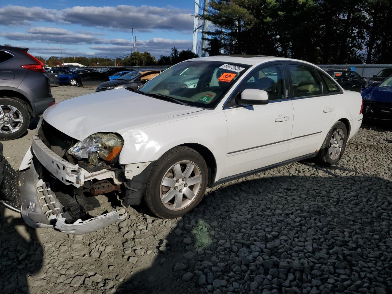 2005 Ford Five Hundred SEL, VIN 1FAFP24195G178384 — Front end